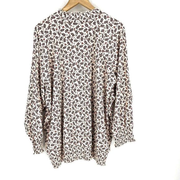 Torrid Top Size 3 Ivory Textured Jersey Choker Neck Smocked Bottom Shirt Blouse - Picture 5 of 8